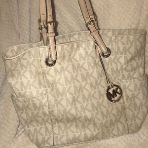 Micheal Kors Jet Set Tote
